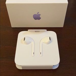 NWT Apple EarPods